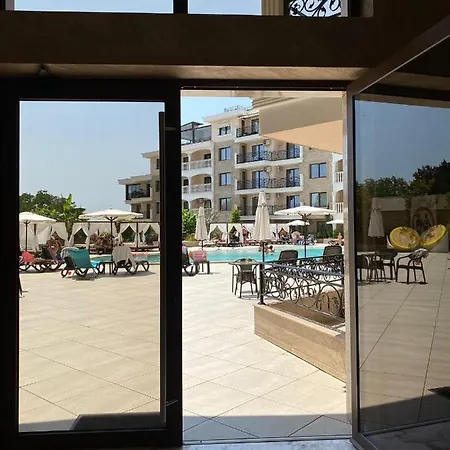 Апартамент Valencia Gardens Royal Несебър